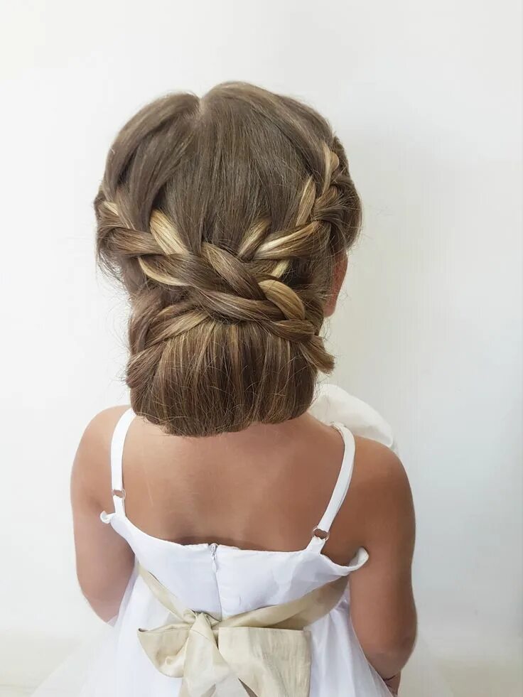 Прическа для девочки собранные волосы Pin by Zandia Moses on References in 2020 Wedding hairstyles for girls, Kids hai