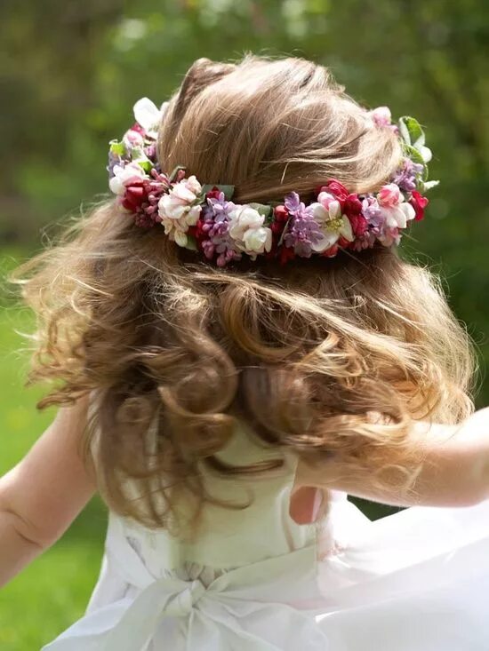 Прическа для девочки цветок Flower girl hair wreath Flower girl hairstyles, Flower girl hair wreath, Flowers