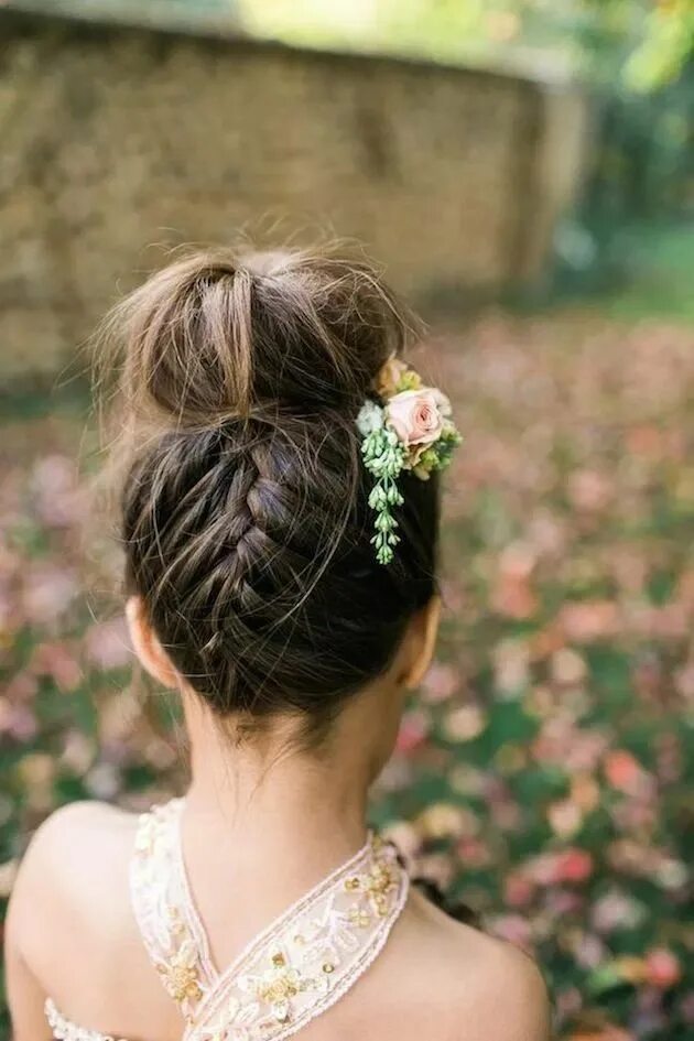 Прическа для девочки убранные волосы Trend Alert: Top Knot Hair Styles for Your Wedding (for both brides and grooms) 