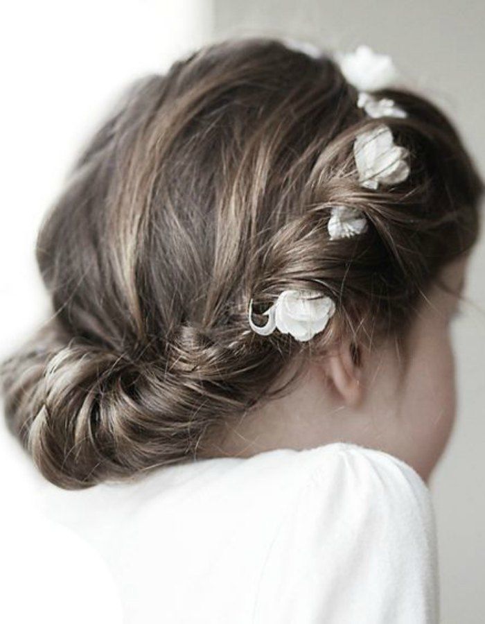 Прическа для девочки убранные волосы 17 Ideas de peinados para tu Primera Comunión - Moda y estilo Communion hairstyl