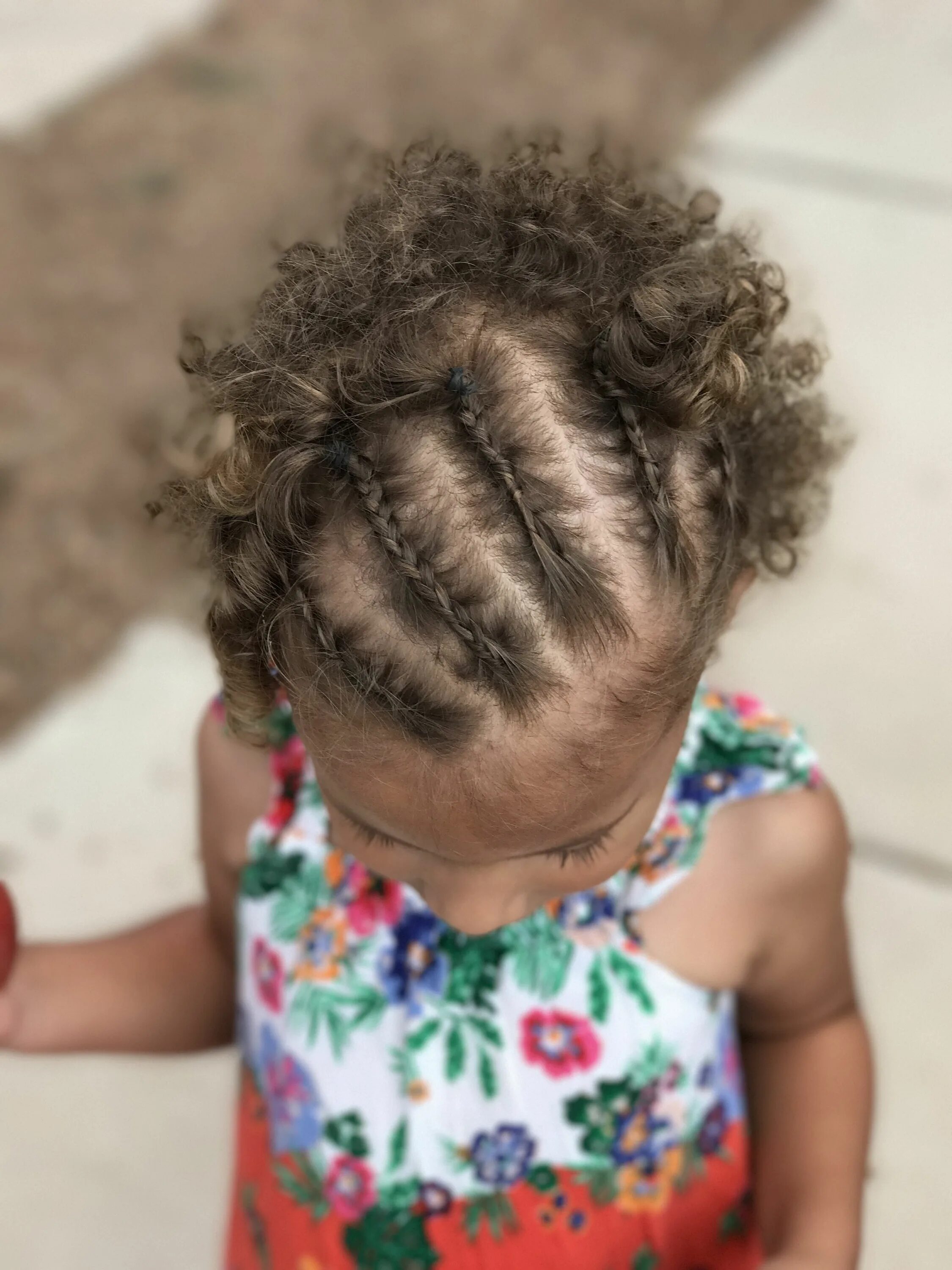 Прическа для девочки вьющиеся волосы Toddler hairstyle braids Baby hairstyles, Cute toddler hairstyles, Kids hairstyl