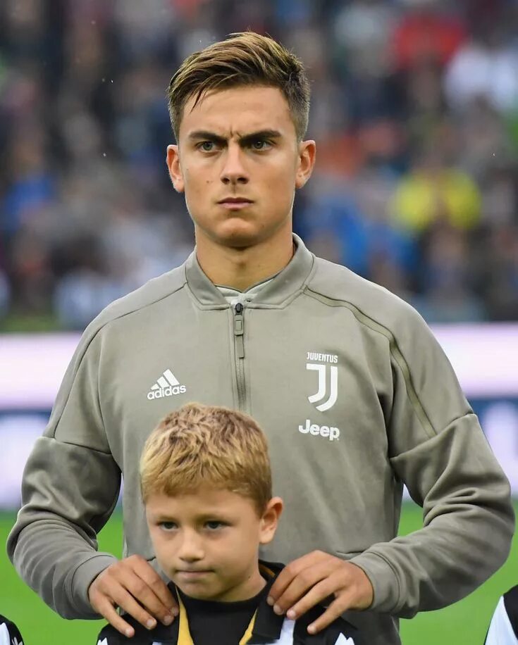 Прическа для футболиста 10 лет Paulo Dybala of Juventus looks on during the Serie A match between... Calcio, Ca