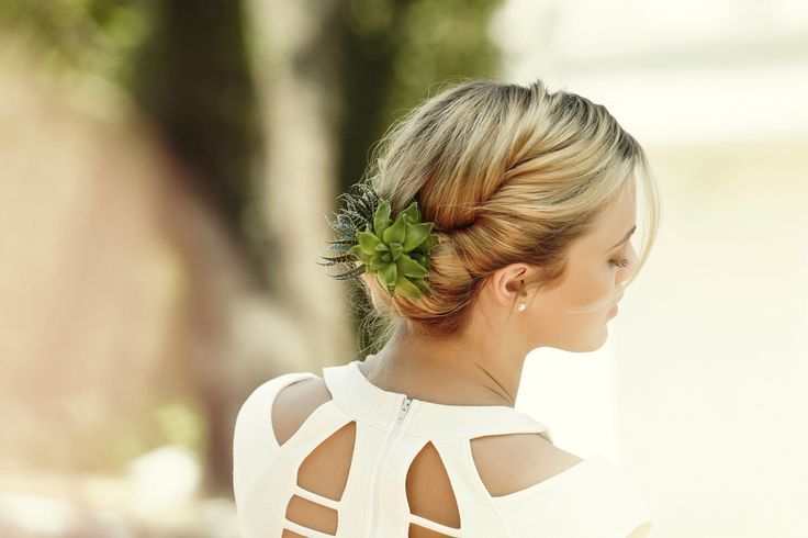 Прическа для лета средние волосы The Chicest Way to Do the Succulent Hair Trend Easy updo hairstyles, Hair styles