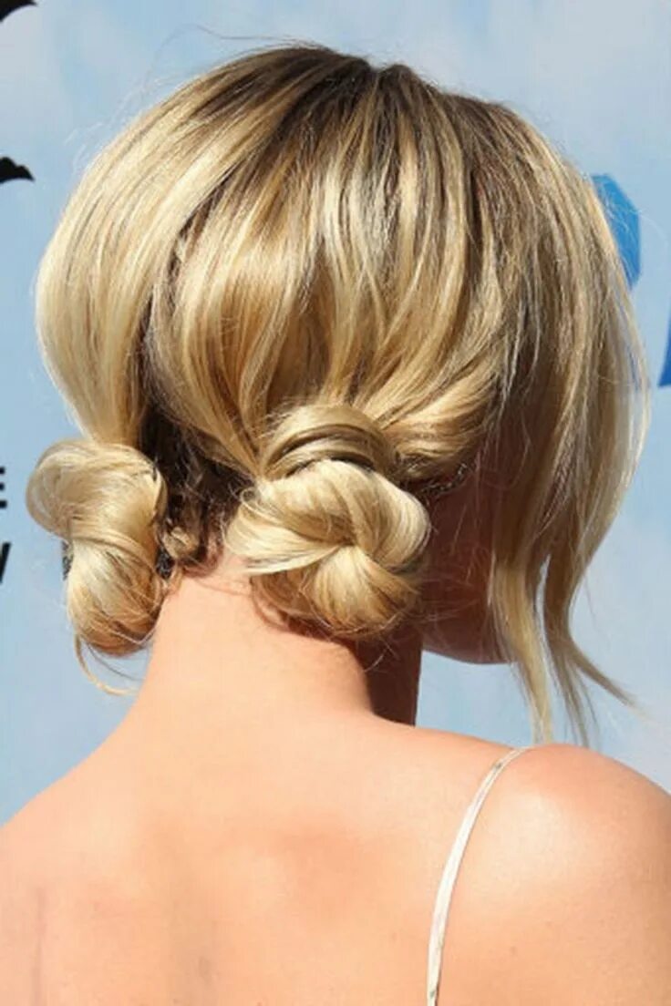 Прическа для лета средние волосы 10 elegant ways to style a bun Bun hairstyles, Hair styles, Aesthetic hair