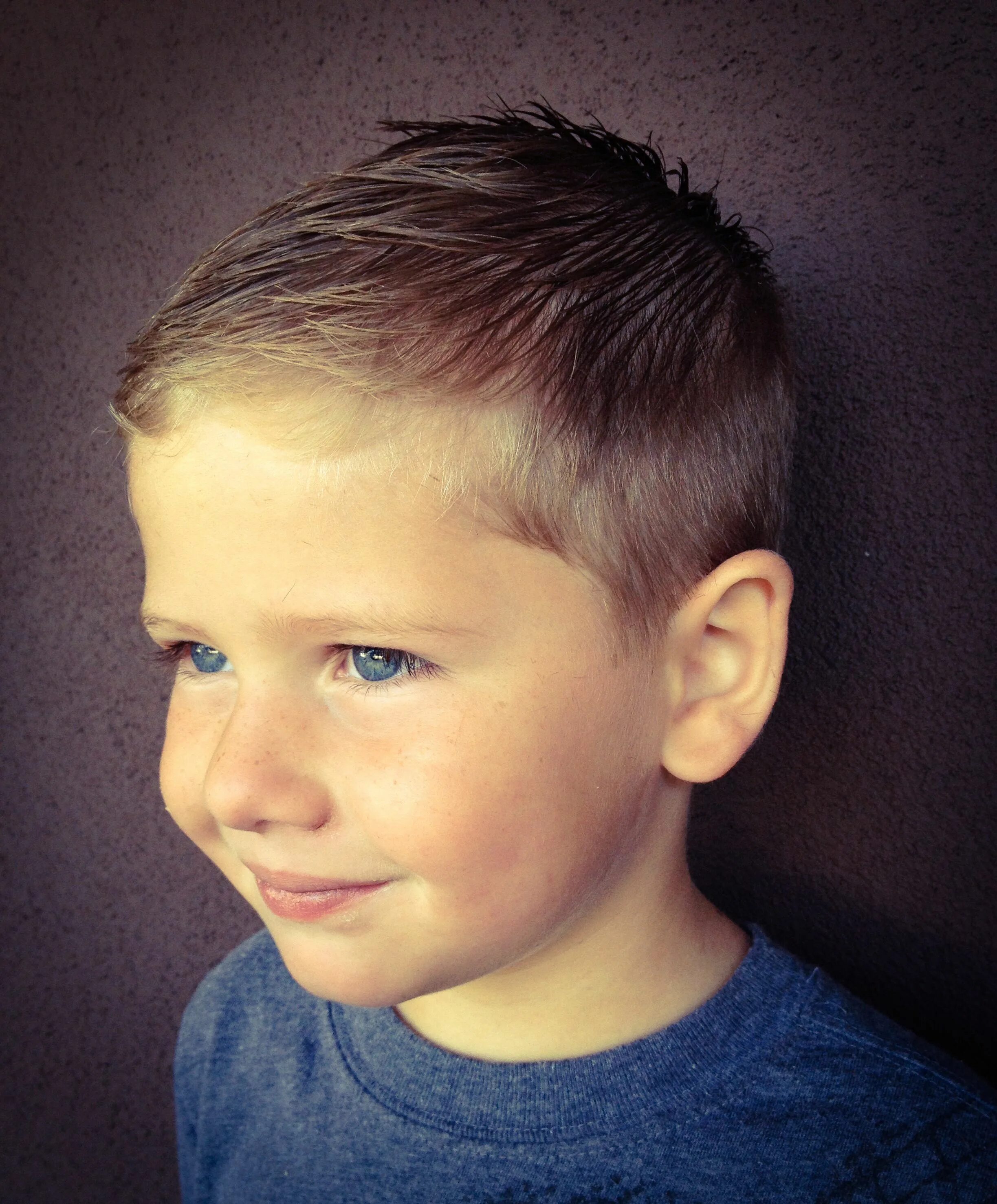 Прическа для мальчика модная короткая стрижка фото Little boy haircut Boy haircuts short, Little boy haircuts, Boys haircuts