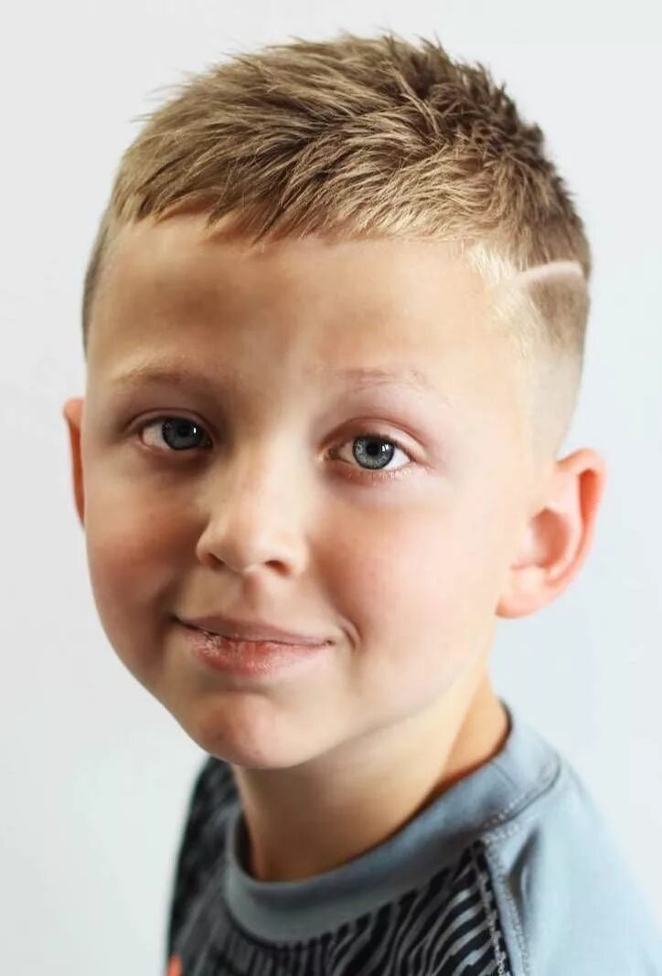 Прическа для мальчика с короткой челкой 100 Excellent School Haircuts for Boys + Styling Tips Cool boys haircuts, Kids h