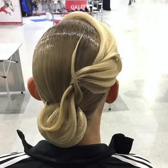 Прическа для спортивных бальных танцев для девочек Pin by Belinda Denison on Ballroom Dance hairstyles, Competition hair, Ballroom 