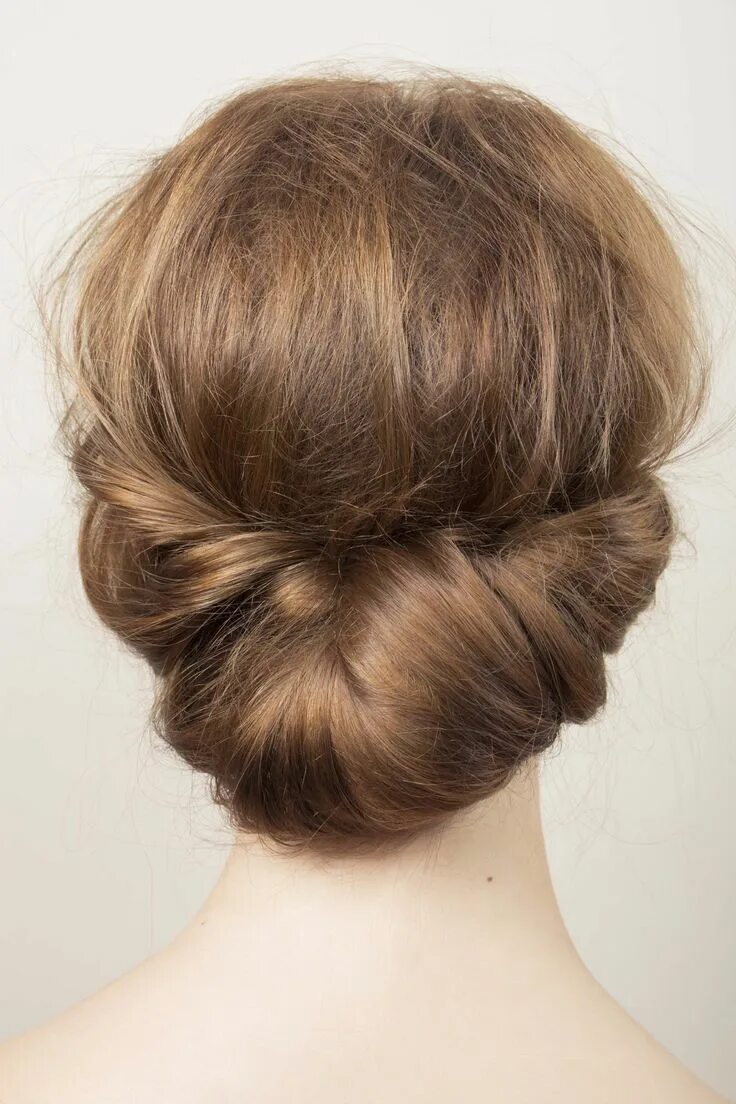 Прическа для учителя на средние волосы Looking for practical yet pretty prom hairstyles that won’t take you hours to cr