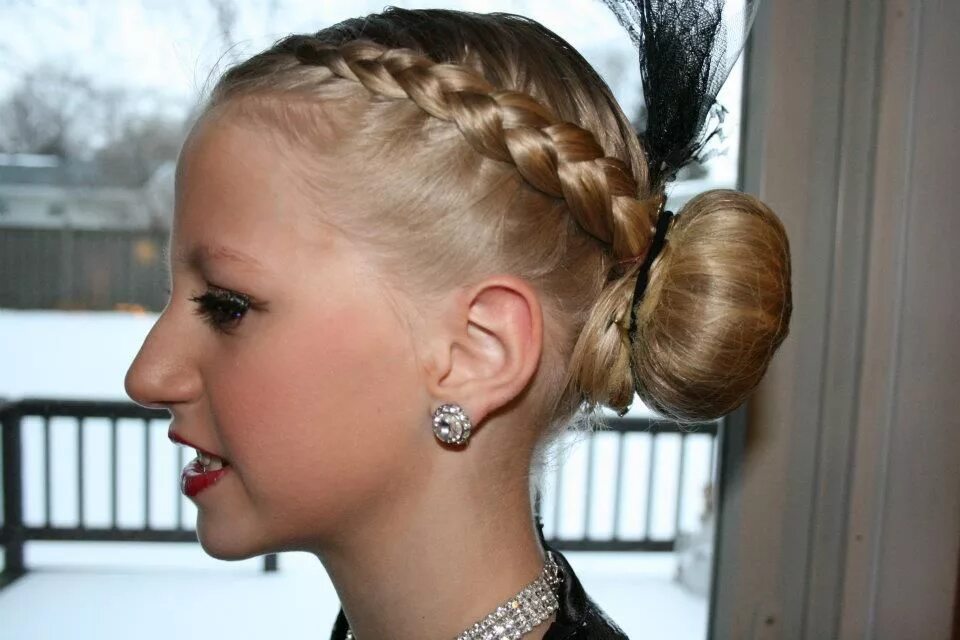 Прическа для вальса для девочки Barb's Centre for Dance competition hairstyle Dance hairstyles, Competition hair