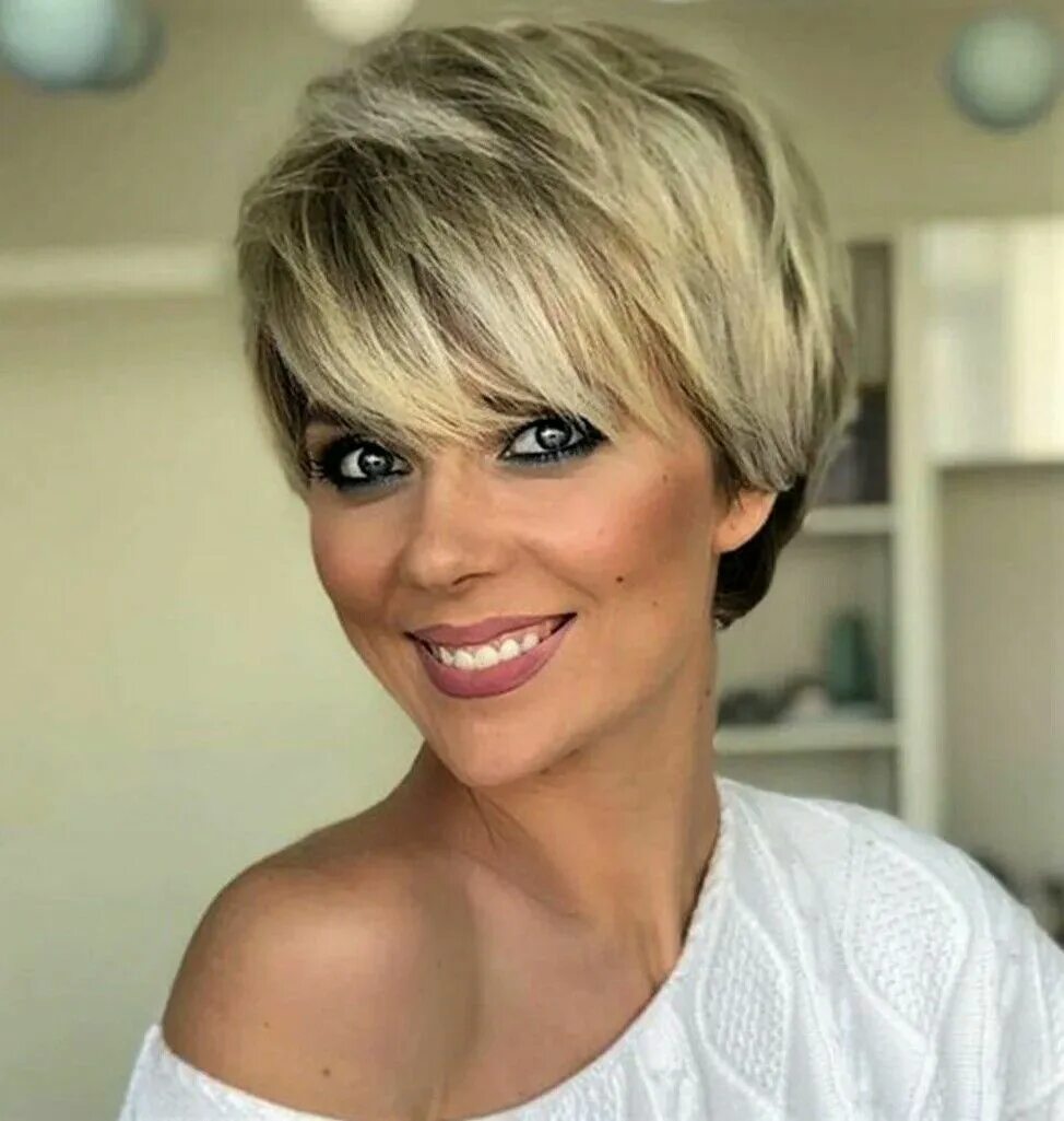 Прическа для женщин стрижка Pin by Наташа on Стрижки, макияж Short hair cuts, Short hair styles, Short hair 