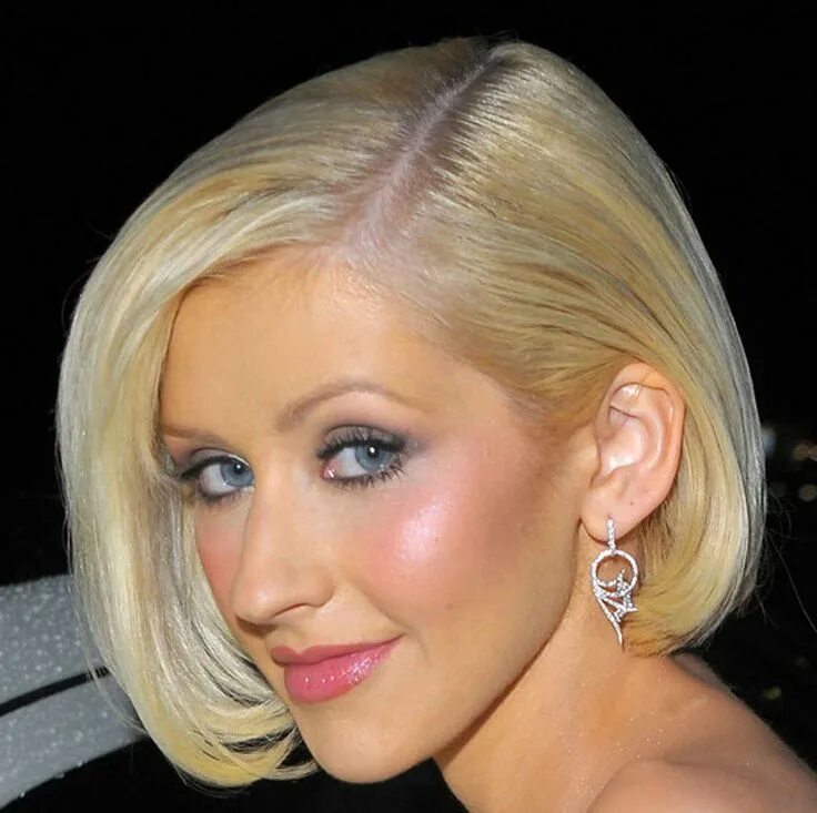 Прическа для женщины с длинным носом Christina Aguilera New Bob Hairstyle Hair styles, Cool hairstyles, Haircut pictu