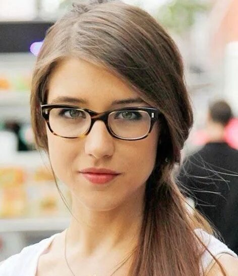 Прическа для женщины в очках GLASSES: Oliver People/ Wacks Cocobolo Oval faces, Fashion and beauty tips, Cute