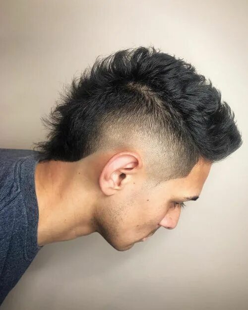 Прическа дракончик мужская 21 Trendy Faux Hawk Fade Haircuts for Men in 2024 Fohawk haircut, Mohawk hairsty