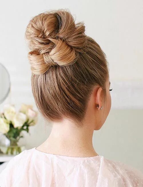 Прическа дулька для девочек 6 Quick Hairdos You Can Do When You’re In A Hurry High bun hairstyles, Bridal ha