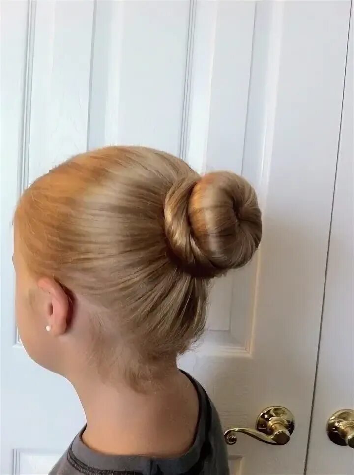 Прическа дулька для девочек Ballet Bun - the Easiest Ever Ballet hairstyles, Dance hairstyles, Bun hairstyle