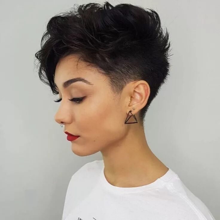 Прическа е женская 50 Fresh Pixie Haircuts with Bangs Ideas for 2024 Short hair styles, Short hair 