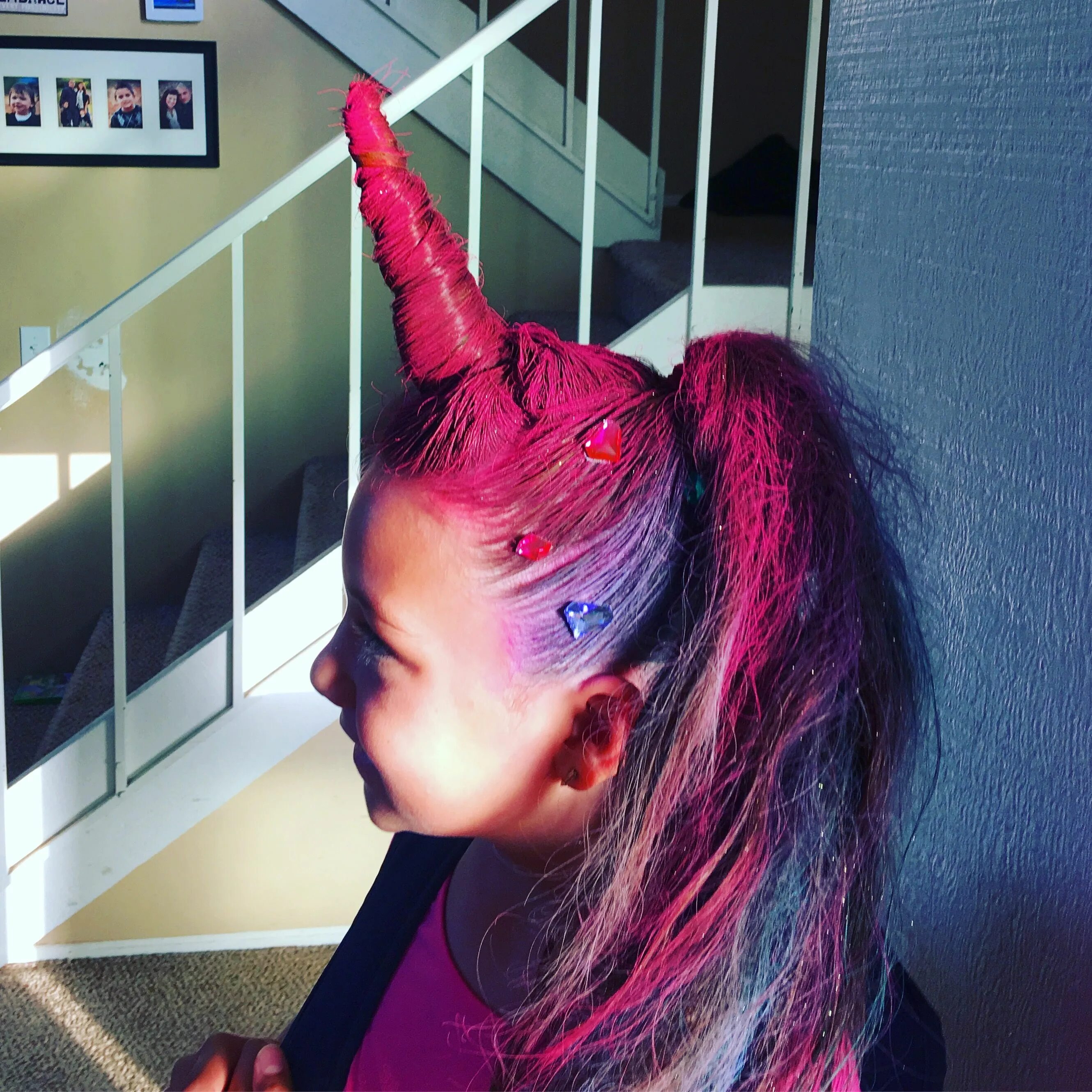 Прическа единорога для девочки Unicorn hair! Crazy hair day at school! Crazy hair, Crazy hair day at school, Ha