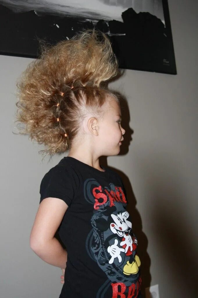 Прическа ежик для девочки Lucy Lewis (lucylewis175) Crazy hair days, Wacky hair, Crazy hair