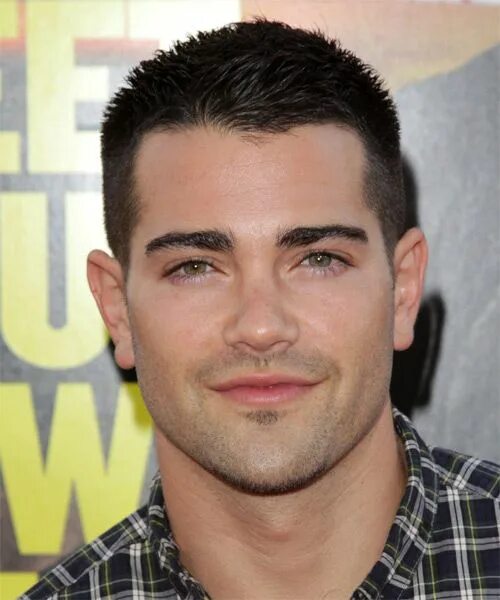 Прическа ежик мужская фото Jesse Metcalfe's 10 Best Hairstyles And Haircuts Crew cut haircut, Crew cuts, Me