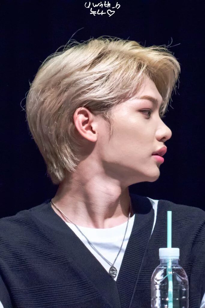 Прическа феликса 2024 #Felix #StrayKids Estilo de maquillaje natural, Poses, Niños perdidos