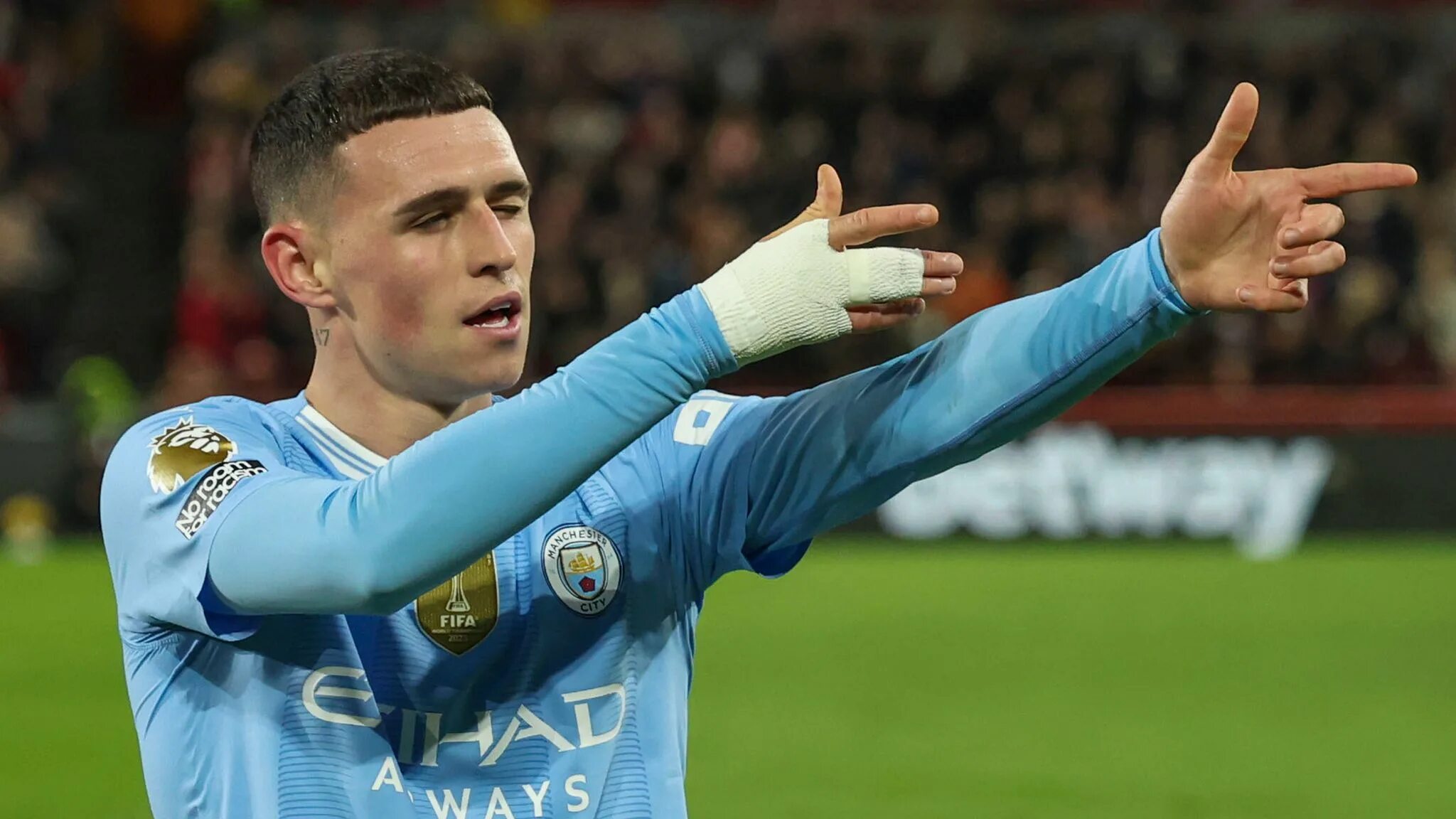 Прическа фила фодена 2024 Manchester City hat-trick hero Phil Foden says he prefers central role - could h