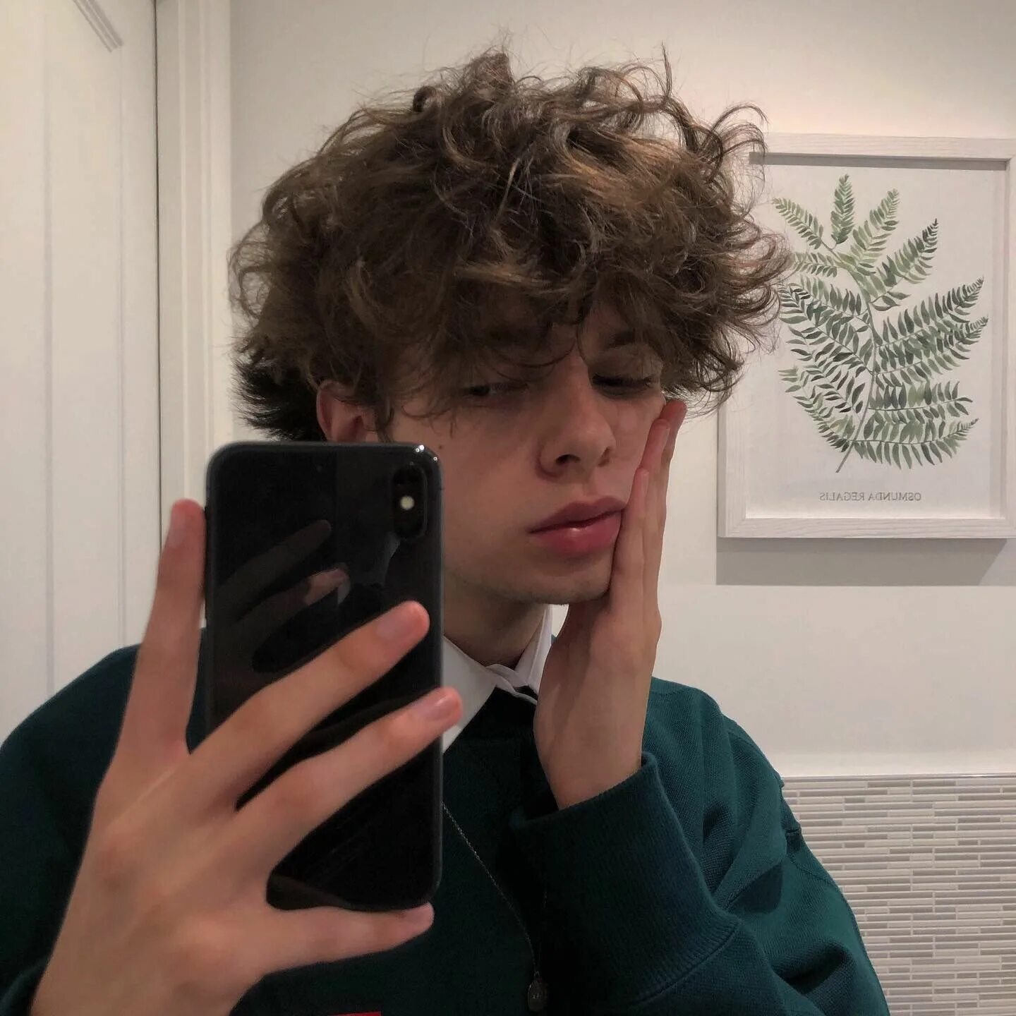 Прическа fluffy fringe мужская Instagram: @ryanpink.v2 Messy hair boy, Brown hair boy, Boys curly haircuts