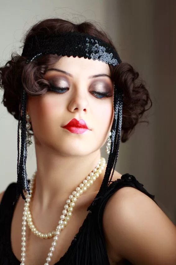 Прическа гангстера женская 32.JPG (566 × 849) Maquillaje flapper, Maquillaje estilo años 20, Maquillaje de 