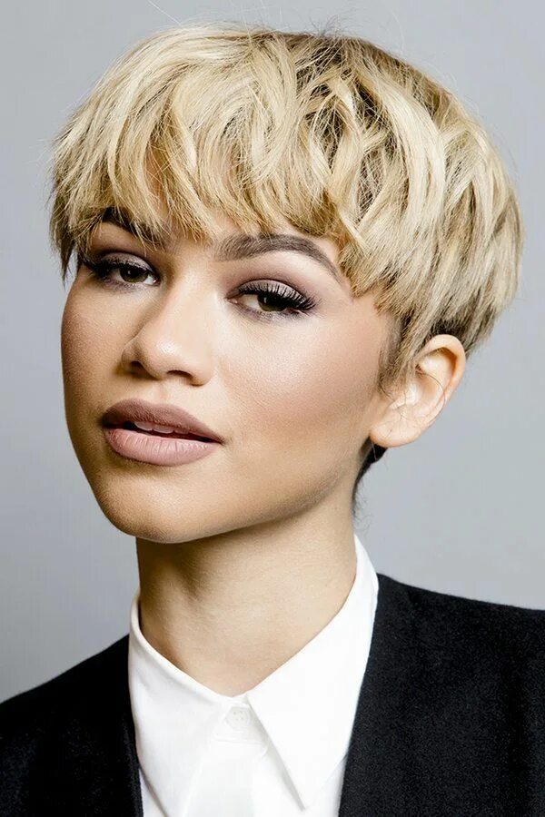 Прическа гарсон на средние волосы Zendaya Media on Short hair styles, Hair styles, Short hair with bangs