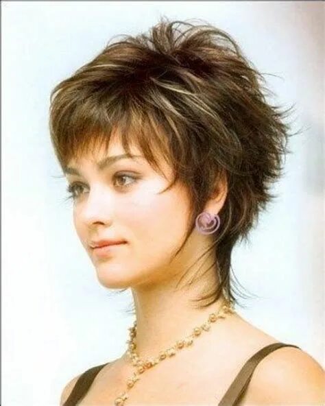 Прическа гаврош для женщины Images Short sassy haircuts, Short shag hairstyles, Short hair with layers