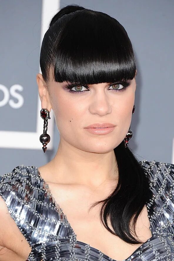 Прическа где челка длиннее волос Jessie J Hair pictures, Hair styles, Hair makeup