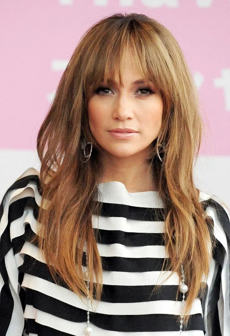 Прическа где челка длиннее волос These 40 Celeb Hairstyles Prove That Anyone Can Rock Bangs Long hair styles, Cel