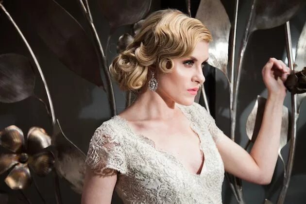 Прическа гэтсби Elegant Black and Gold Wedding Inspiration Gatsby wedding hair, Vintage wedding 