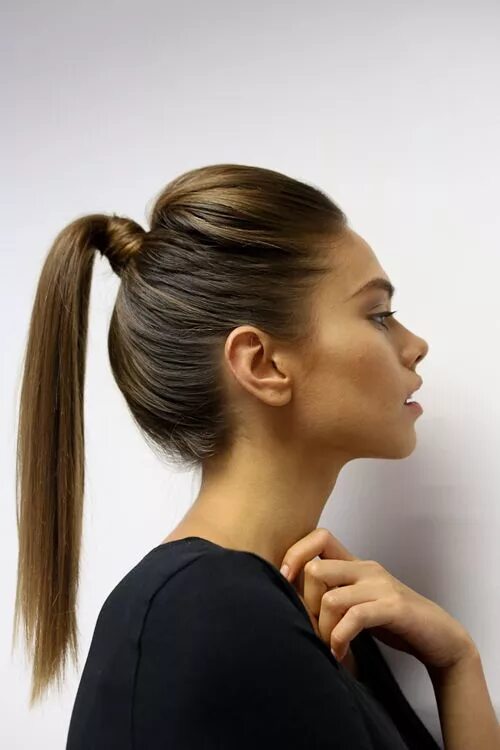 Прическа гладкий хвост на средние волосы THE PONYTAIL: THREE WAYS High ponytail hairstyles, Sleek ponytail, Ponytail hair