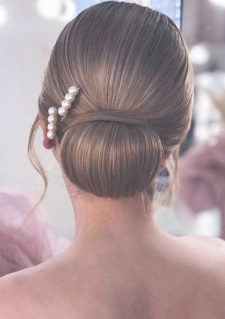 Прическа гладкий пучок на средние Gorgeous wedding updo hairstyles perfect for ceremony and reception - Classic El