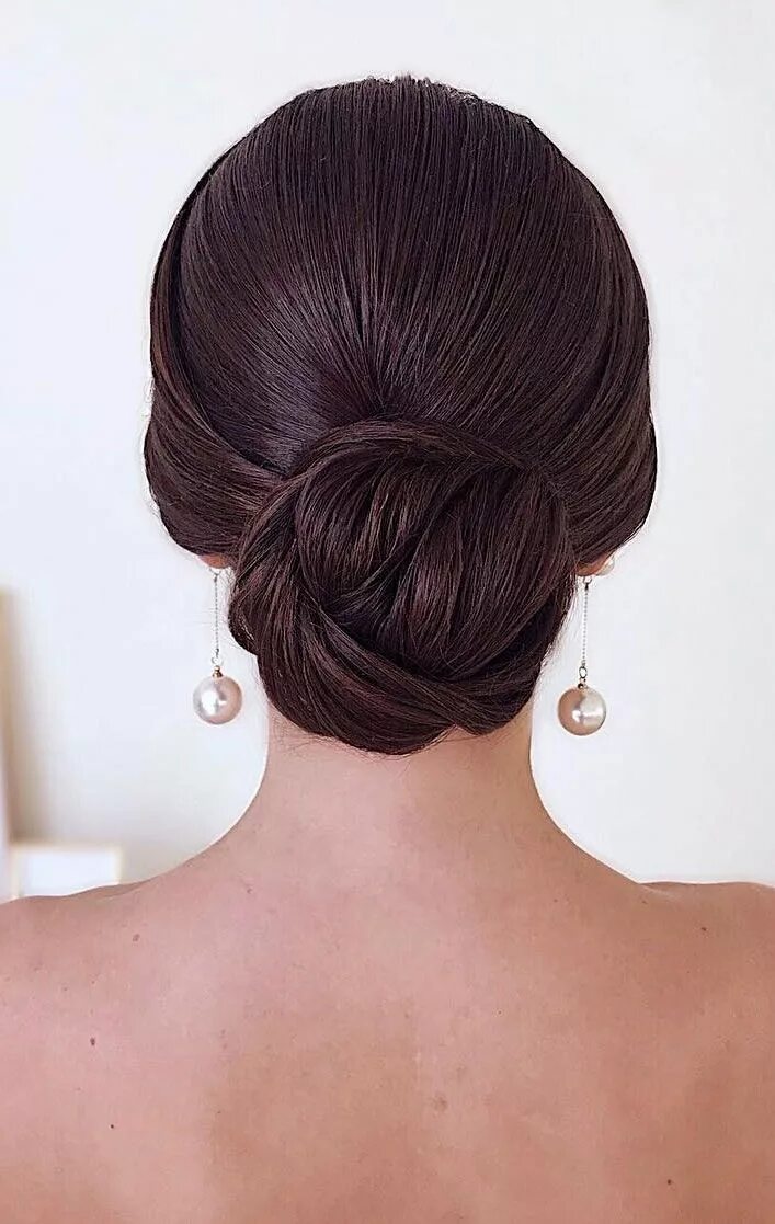 Прическа гладкий пучок на средние 22 Elegant Wedding Hairstyles That Are Right On Trend Low bun wedding hair, Bun 