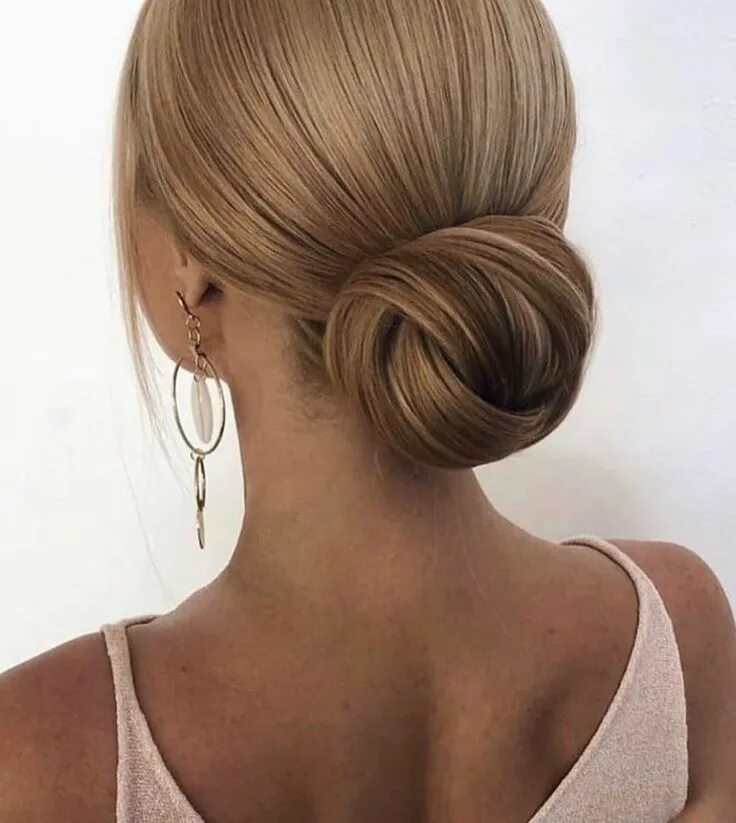 Прическа гладкий пучок на средние Couture Vision on Instagram: "Choose your favourite hairstyle 1-10" Jolie coiffu