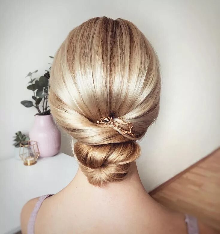 Прическа гладкий пучок на средние Pin on Hair Long hair styles, High bun hairstyles, Roll hairstyle