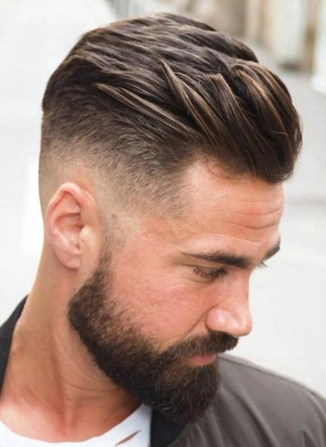 Прическа года для мужчин Pin on mens haircuts Men hair highlights, Mens hairstyles with beard, Beard hair