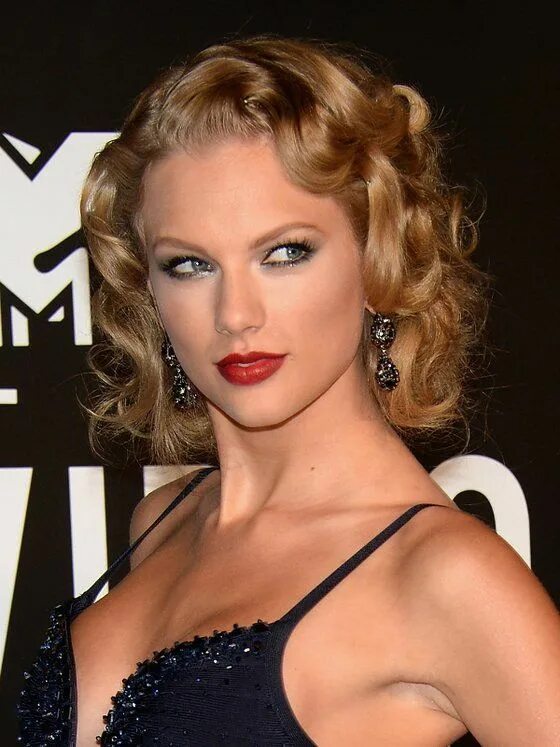 Прическа голливудские фото Pictures : 2013 VMAs Hairstyles: Best Celebrity Looks - Taylor Swift Old Hollywo