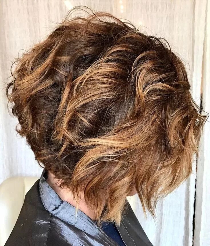 Прическа градуированное каре кучерявая 60 Short Bob Haircuts and Hairstyles for Women to Try in 2024 Short bob hairstyl