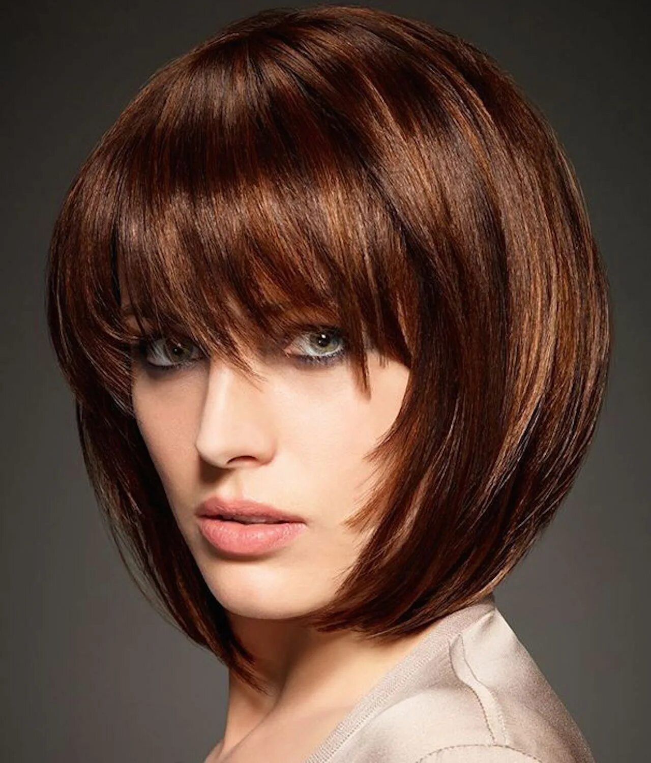 Прическа градуированное каре с челкой фото 2016 trend bayan saç renkleri Coupe de cheveux, Tendances coiffures, Coupe court