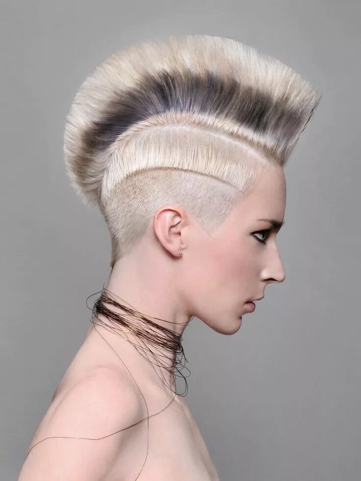 Прическа грива женская FINALIST: styled by Designer KESLEY HIGGINBOTHAM at #RUSHbyDinoPalmieri #wella #