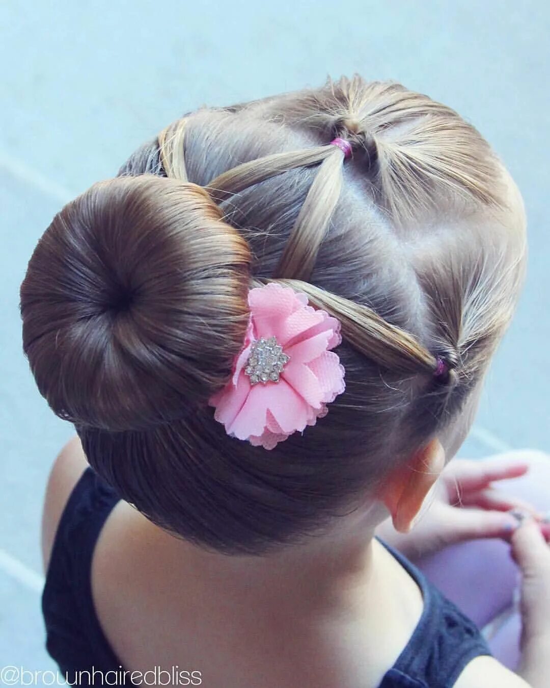 Прическа гулька для девочки Pin on hair * kids