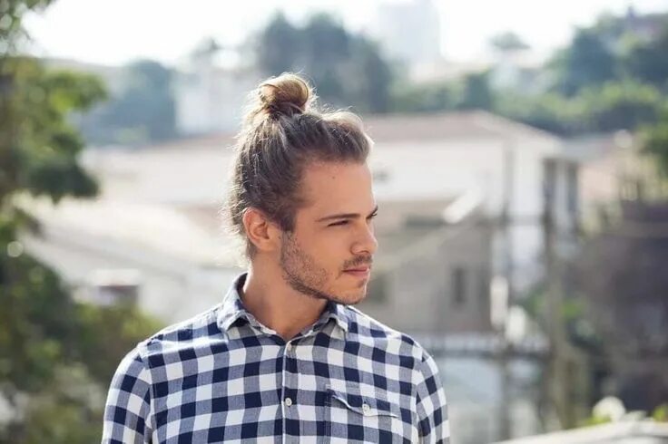 Прическа гулька мужская 15 Man Bun Hairstyles: How to Be Manly with a Top Knot Corte de cabelo masculino