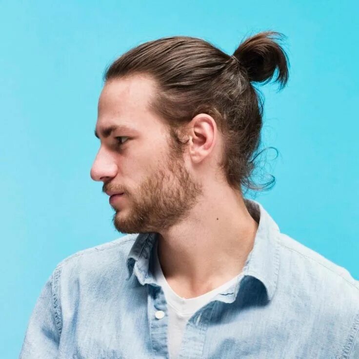 Прическа гулька мужская How to Grow a Man Bun: Full Guide With 7 Easy Styles in 2024 Man bun hairstyles,