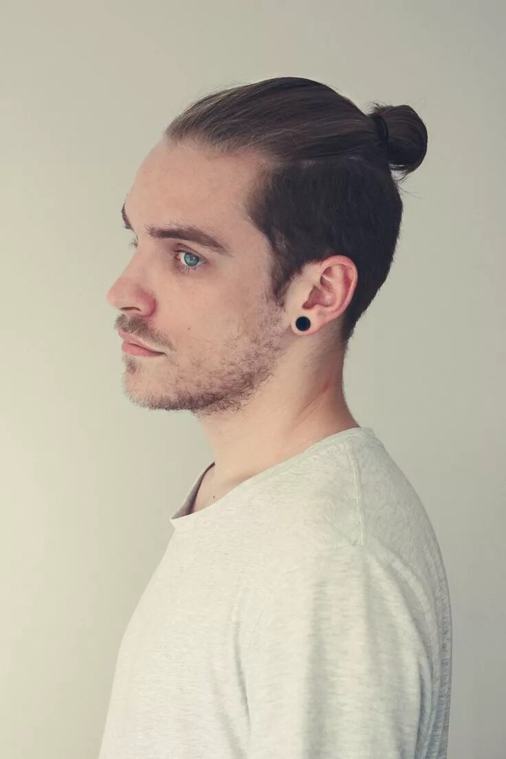 Прическа гулька мужская Tumblr Long hair styles men, Top knot hairstyles, Short hair top knot