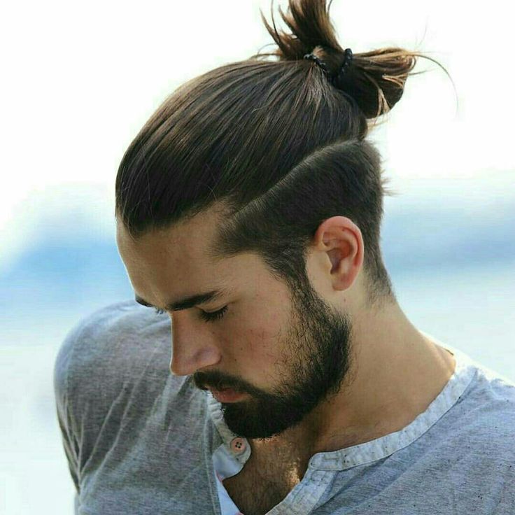 Прическа гулька мужская Pin em Men with Beard, Bun, and Tattoo ❤ ❤ ❤ Cabelo masculino, Penteados masculi