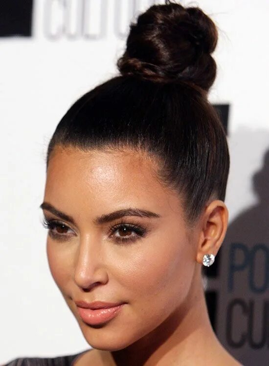 Прическа гулька на голове женская 53 Stunning Bun Hairstyles You Need To Check Out Now! Estilo de pelo largo, Pein