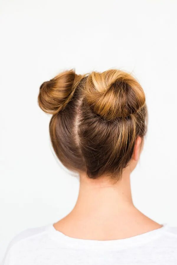 Прическа гульки на короткие волосы Two Buns Are Better Than One: Double Bun Hair Tutorial Two buns hairstyle, Bun h