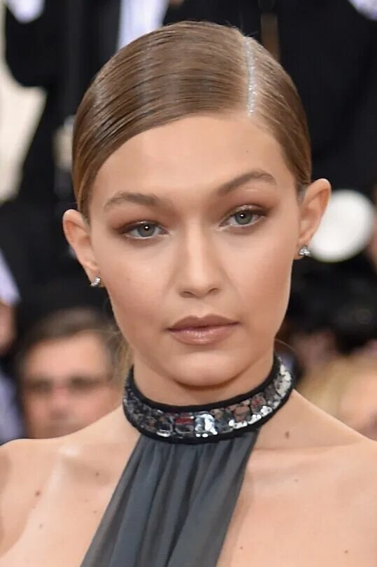 Прическа хадид Pin by Morgan V Leach on GIGI HADID Hairstyle, Gigi hadid hair, Hair styles